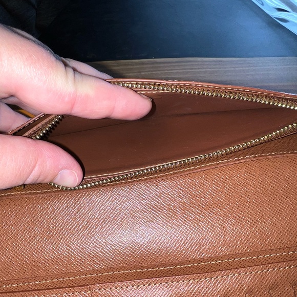 Louis Vuitton Brazza Wallet - Picture 16 of 16